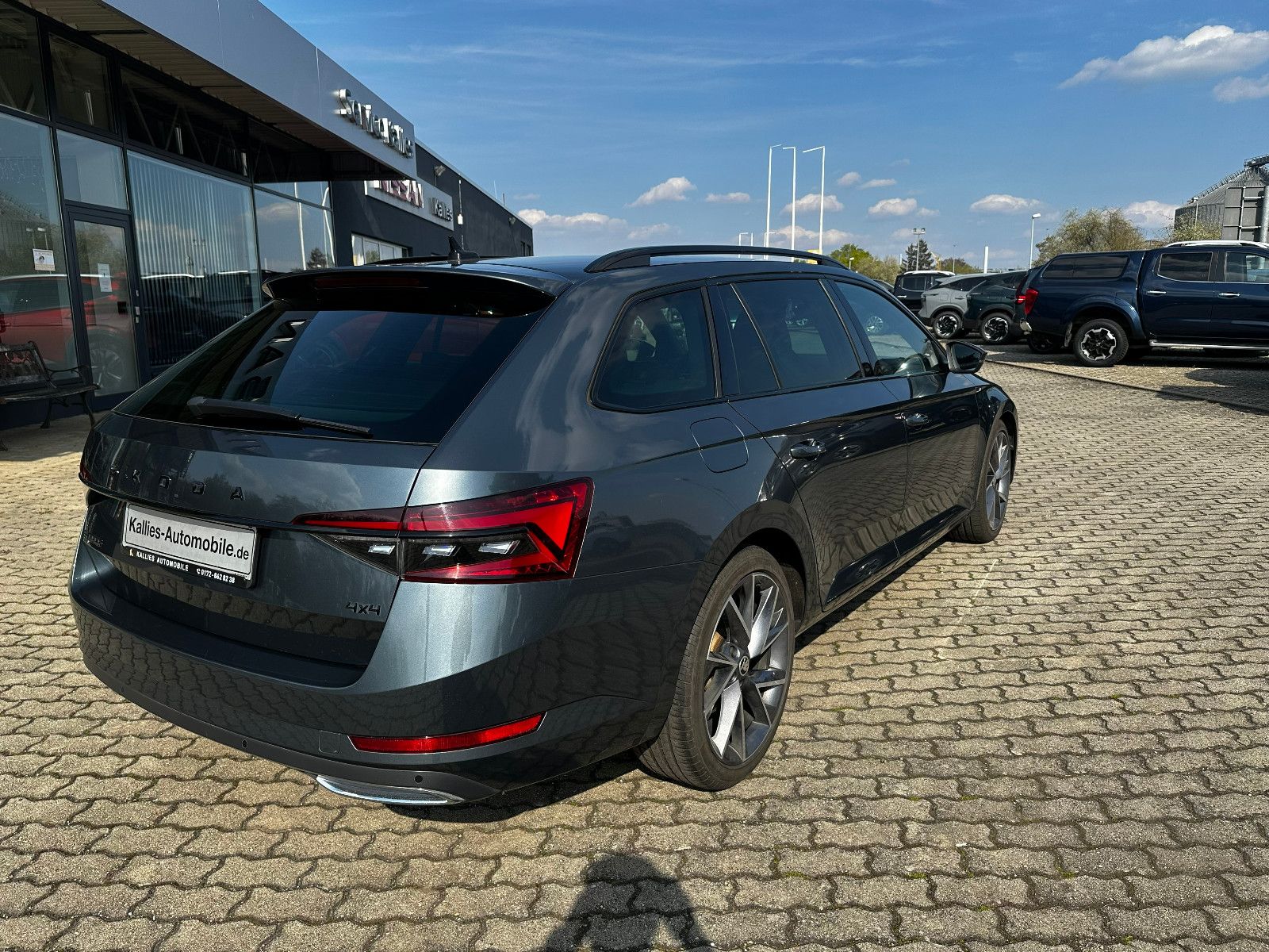 Fahrzeugabbildung SKODA Superb Combi Sportline 4x4