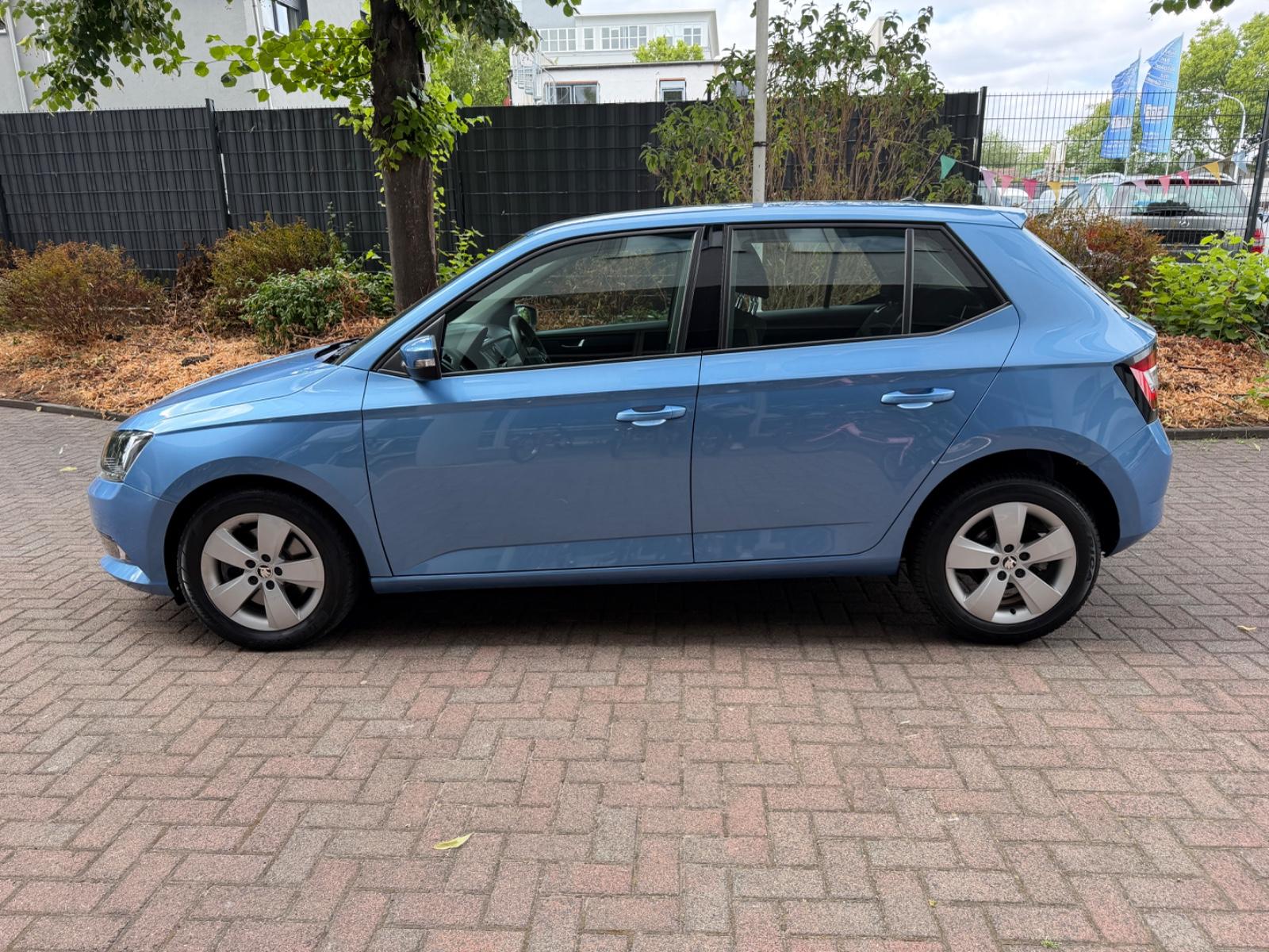 Skoda FabiaStyle/Klima.A/Sitz-H/PDCx2/Garantie/Tüv-Neu