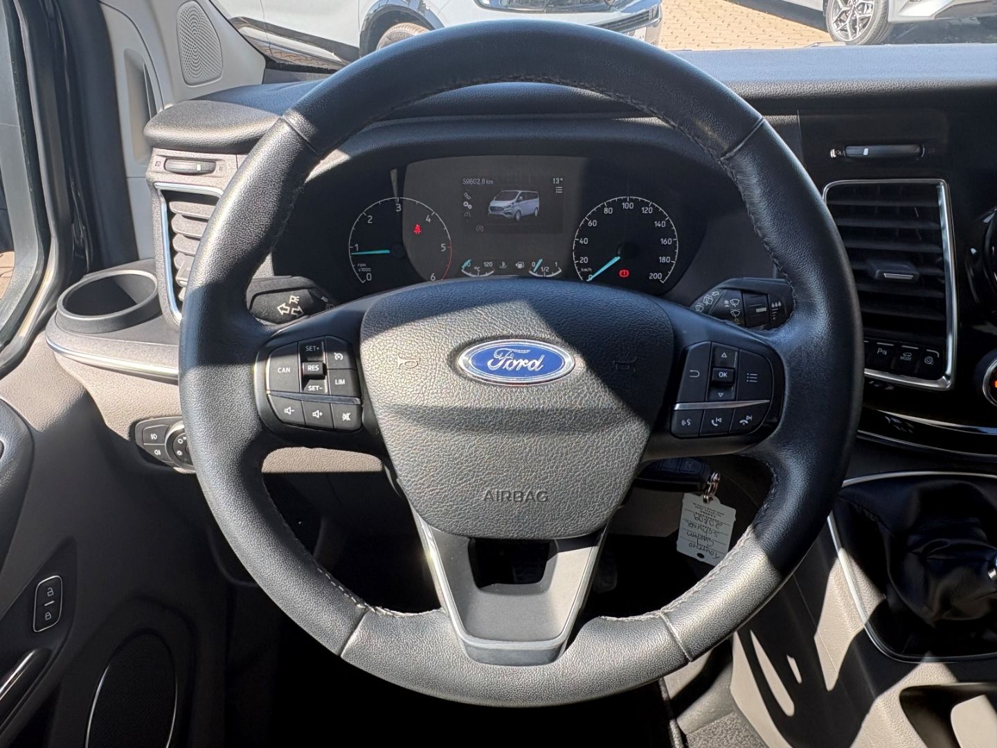 Fahrzeugabbildung Ford Tourneo Custom Kombi 320 L1 Titanium X AHK Behei