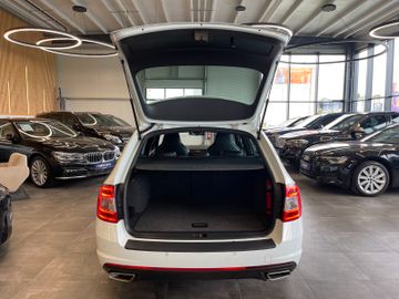 Skoda Octavia Combi RS *TEMPOMAT*NAVI*AHK*BI-XENON*