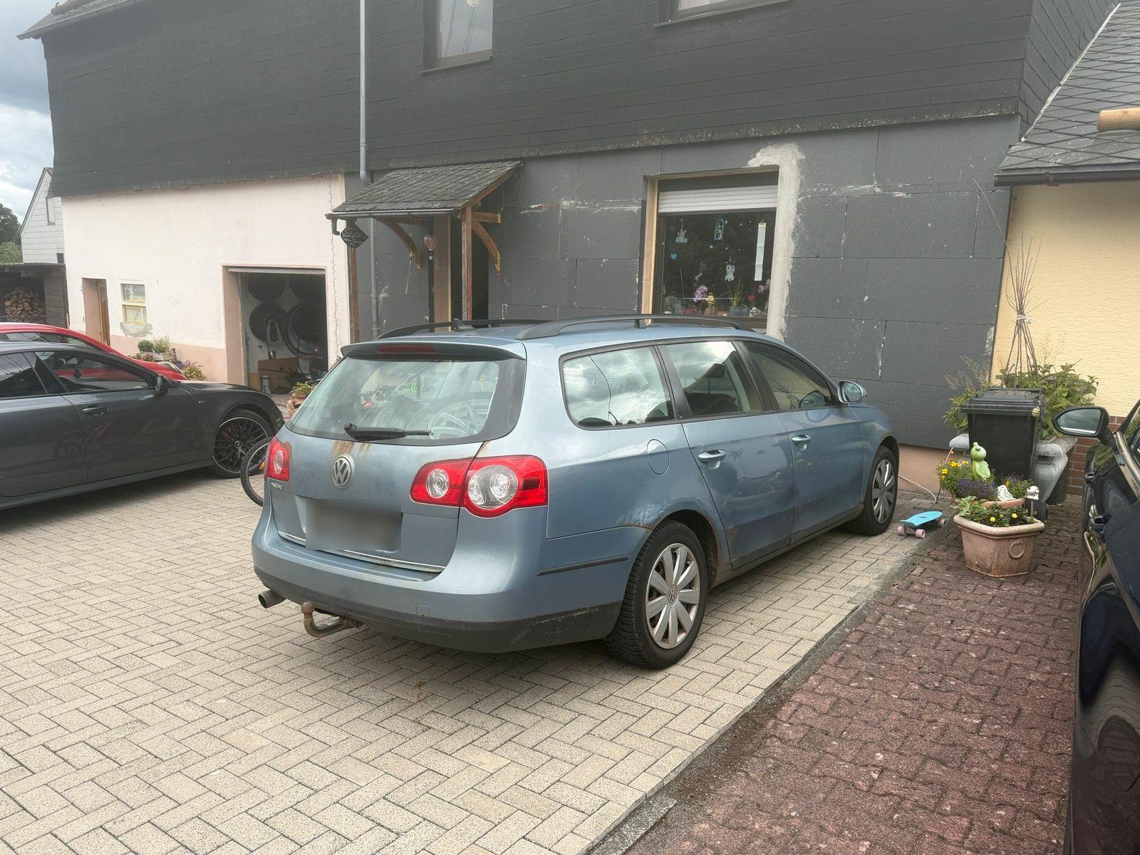 Volkswagen Passat 2008 — rear view