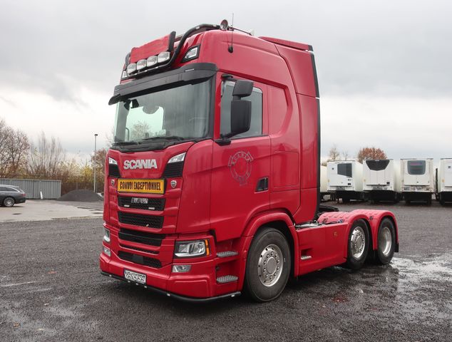 Scania S 500 Super 6x2/4 mit verstellbarer Sattelkupplu