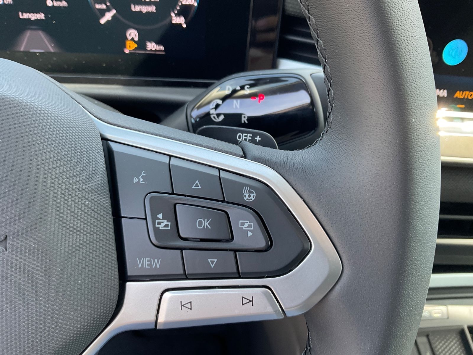 Fahrzeugabbildung Volkswagen T-Roc 1.5 eTSI DSG Kamera,AHK,5J Garantie,ACC