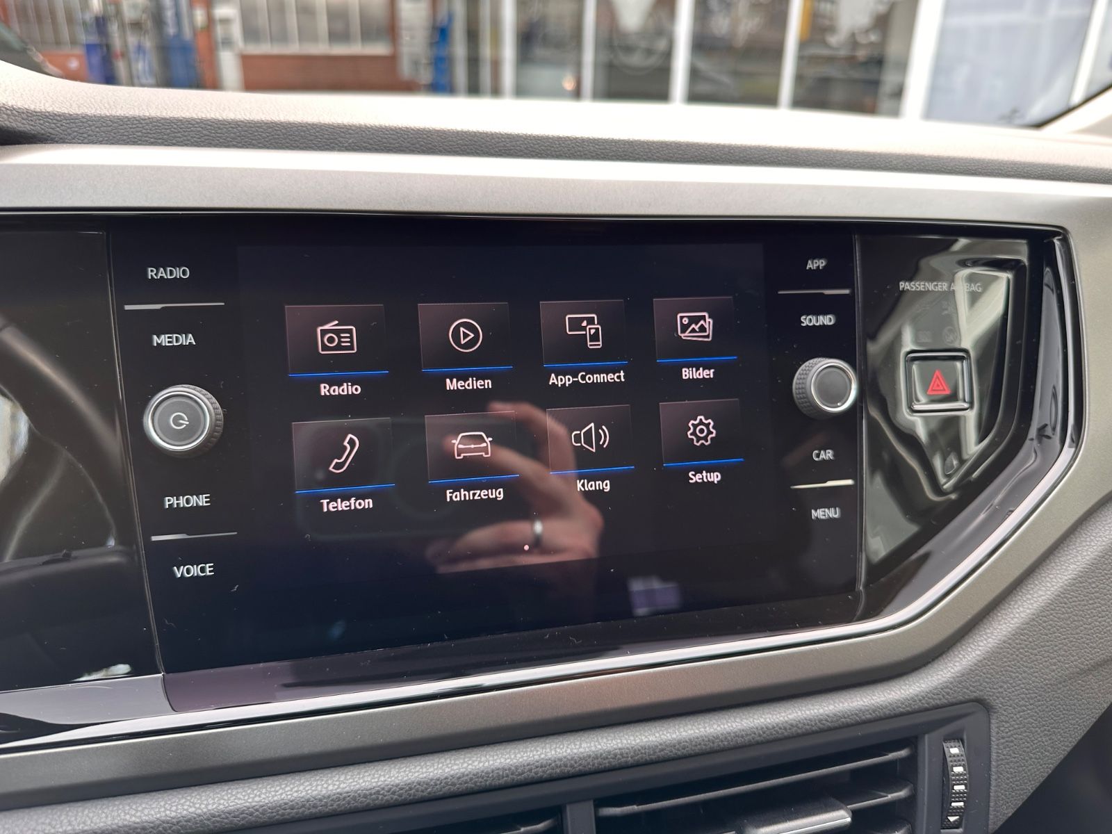 Fahrzeugabbildung Volkswagen Polo 1.0 TSI Comfortline APP/SHZG/GJR/PDC