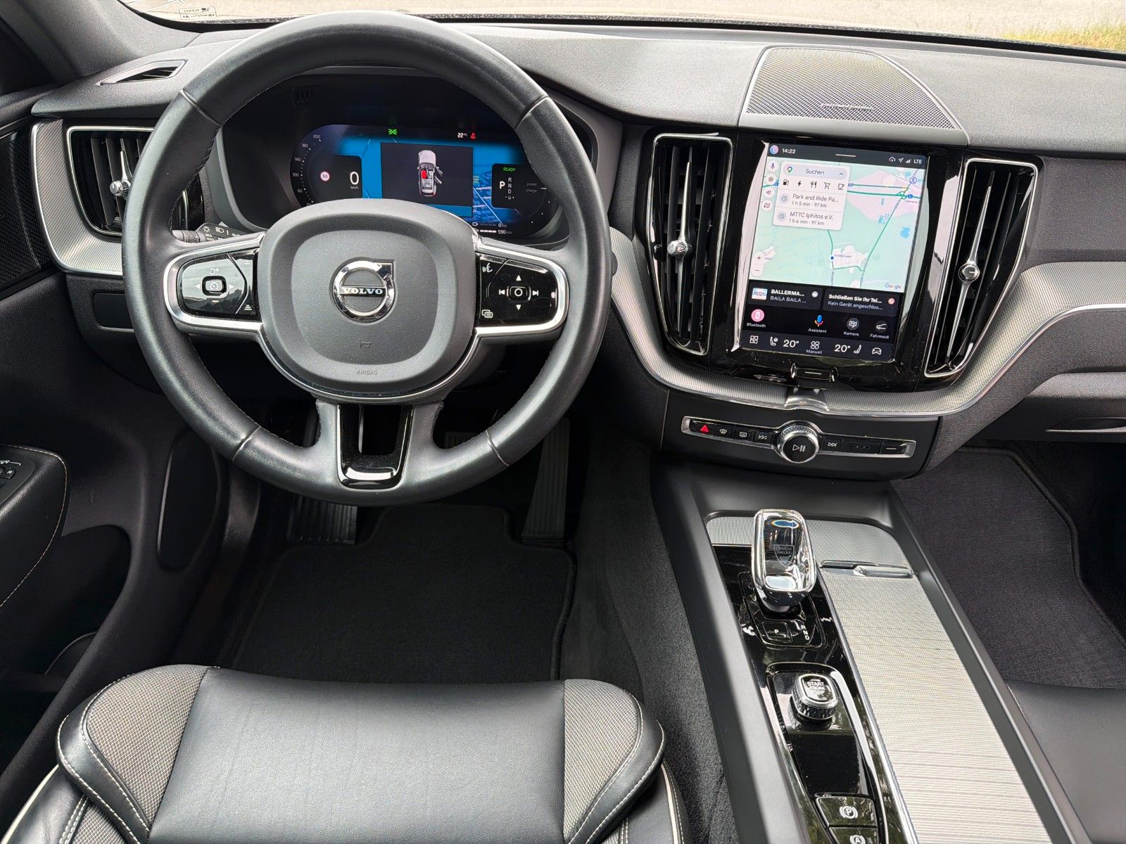 Fahrzeugabbildung Volvo XC60 R Design Recharge Plug-In Hybrid AWD