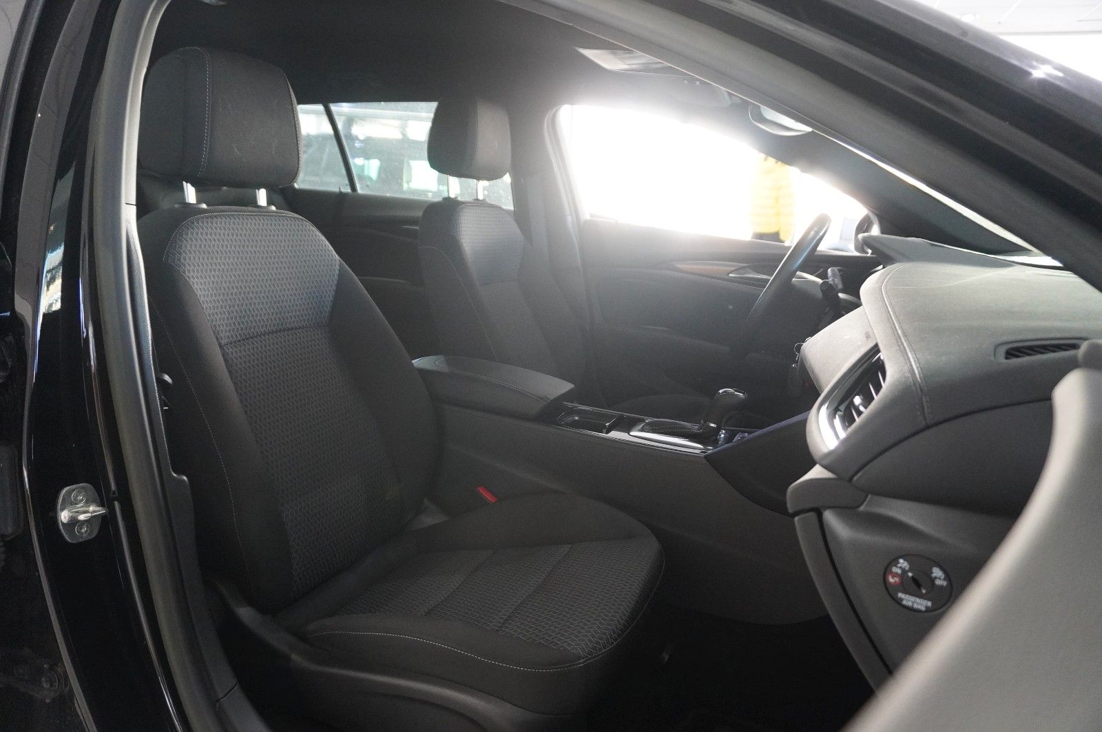 Fahrzeugabbildung Opel Insignia B ST 2.0T ELEGANCE NAVI/LED/VIRT./DAB+