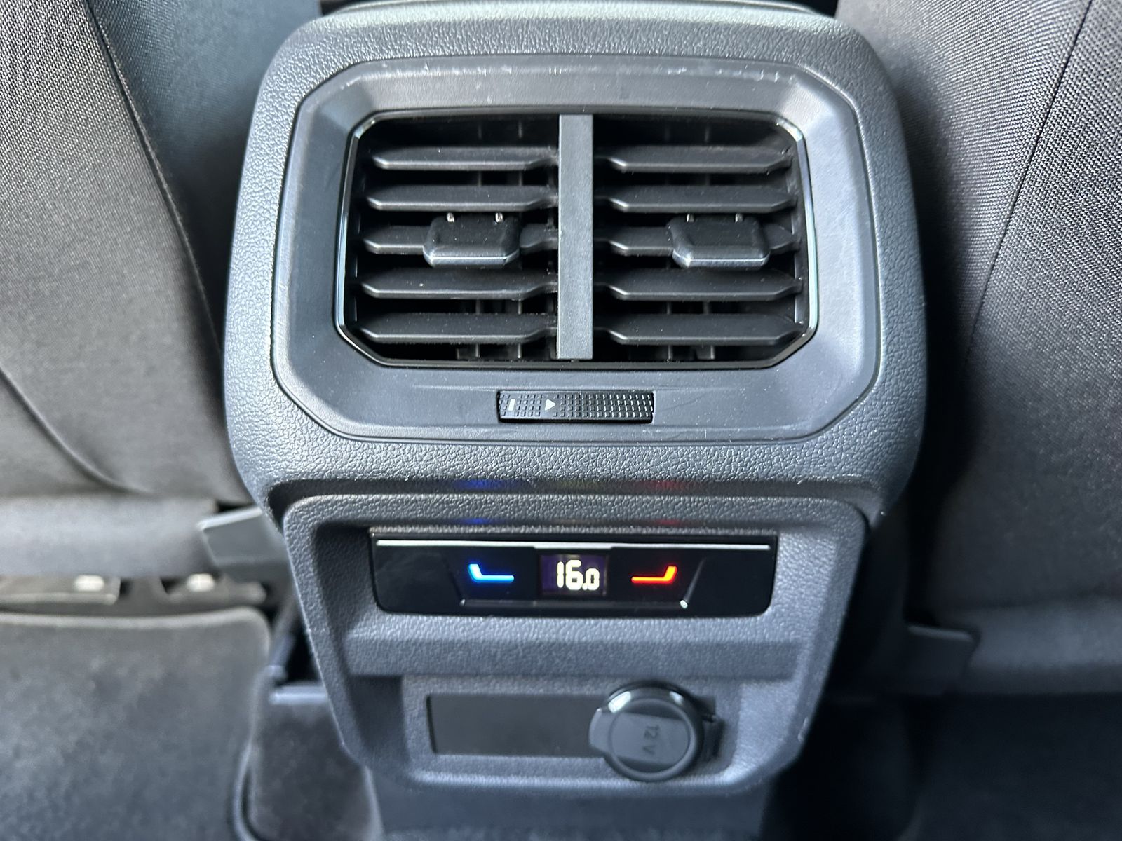 Fahrzeugabbildung Volkswagen Tiguan Allspace Life 4Motion NAV+LED+ACC+360°+VC