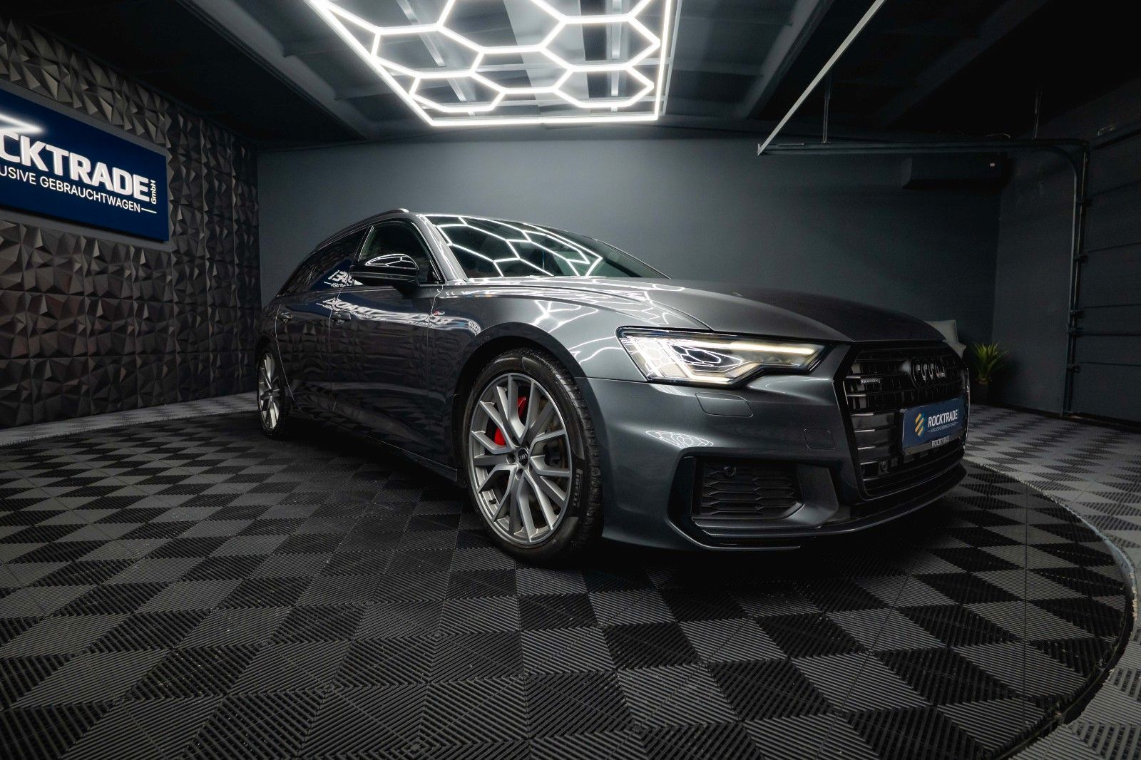 Fahrzeugabbildung Audi A6 Avant 55 TFSIe quattro S-Line Sport *LED*B&O*