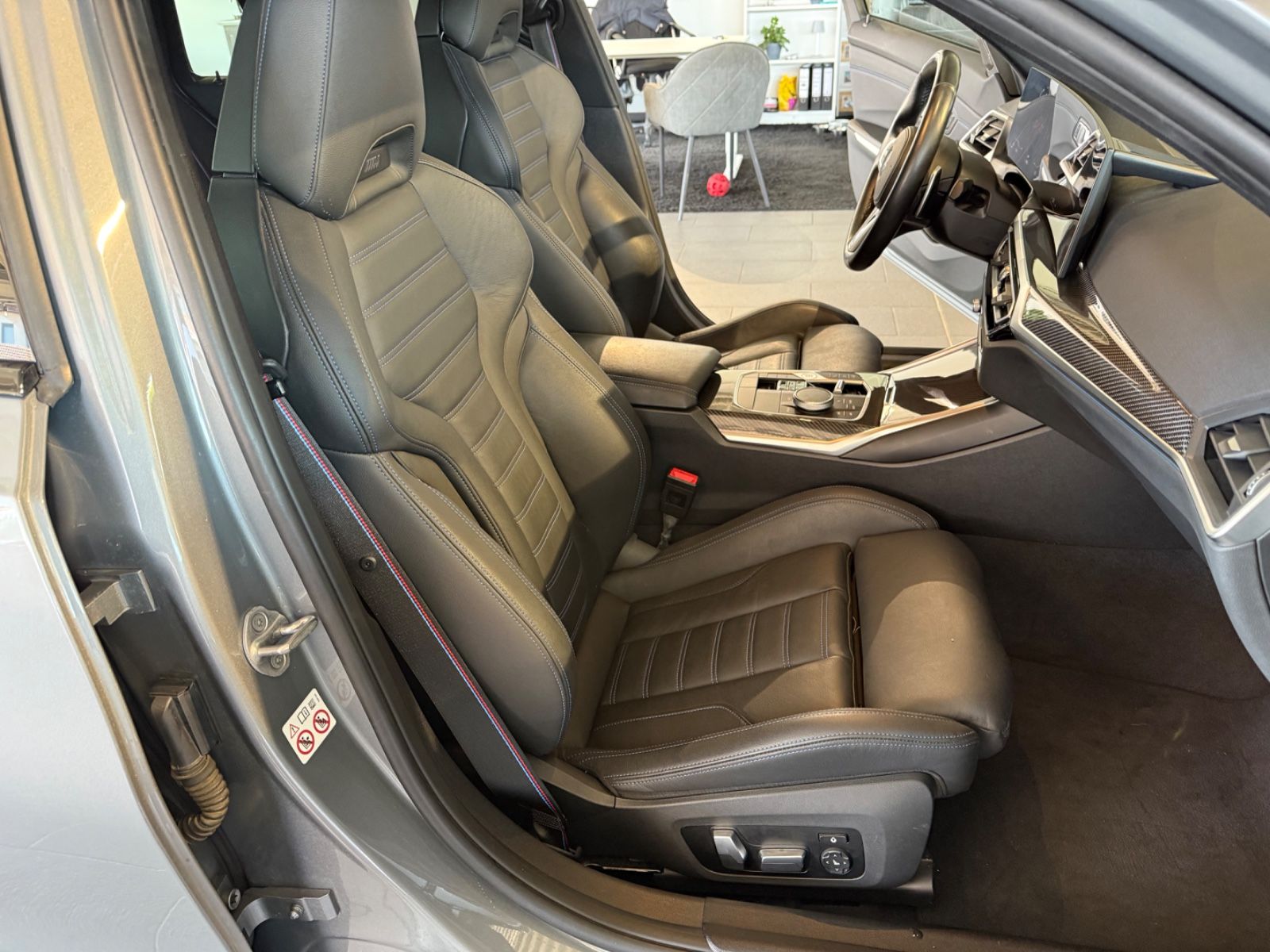 Fahrzeugabbildung BMW 320d Touring xDrive MSport*LED*HK*AHK*MSitze*360