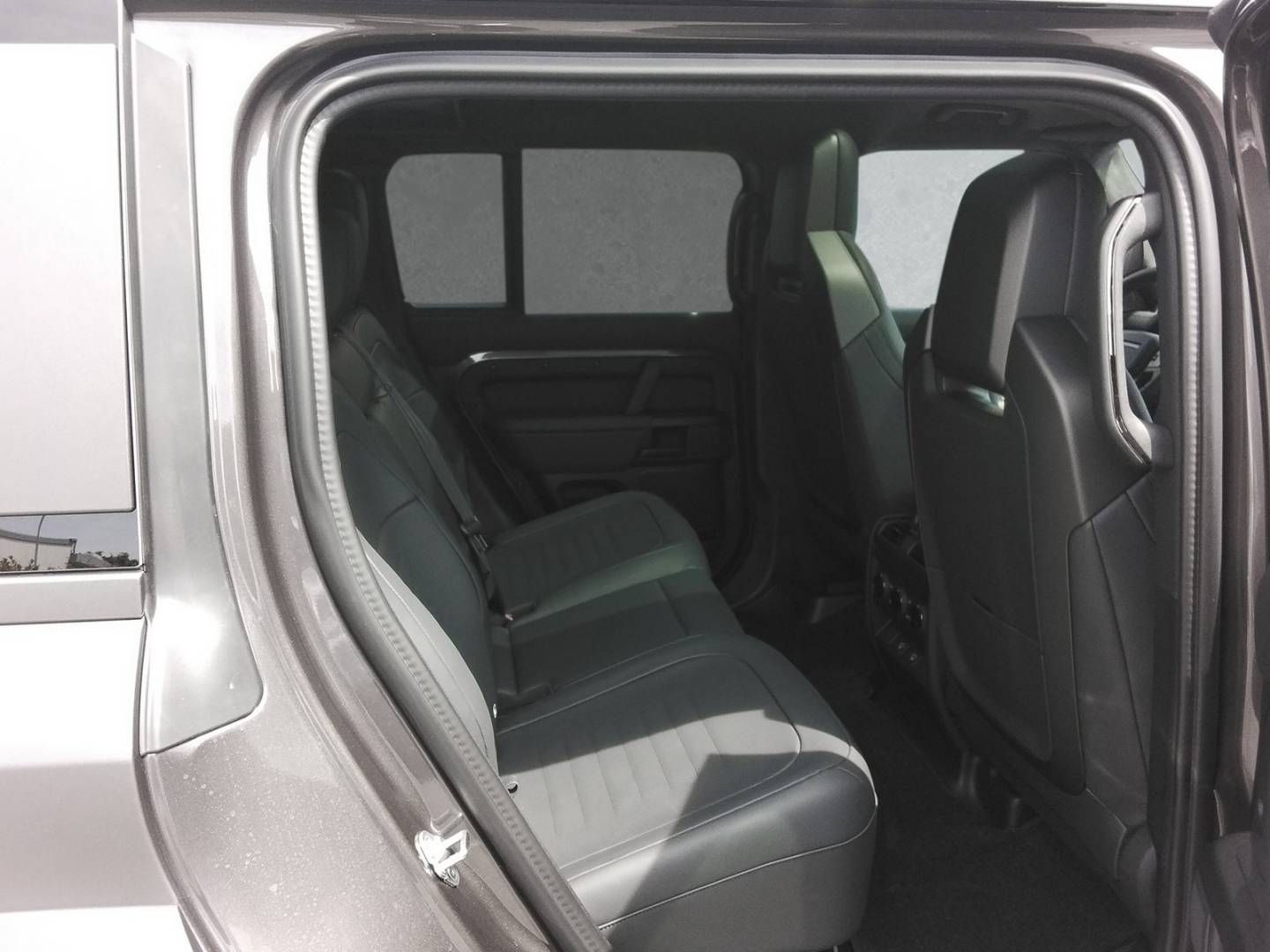 Fahrzeugabbildung Land Rover Defender 110 P635 OCTA