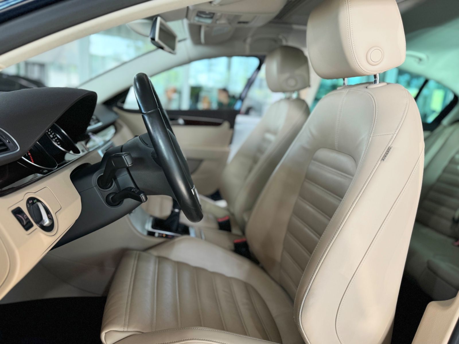 Fahrzeugabbildung Volkswagen Passat 2.0 TSI Lim.Highline DynaudACC AHK 8fach