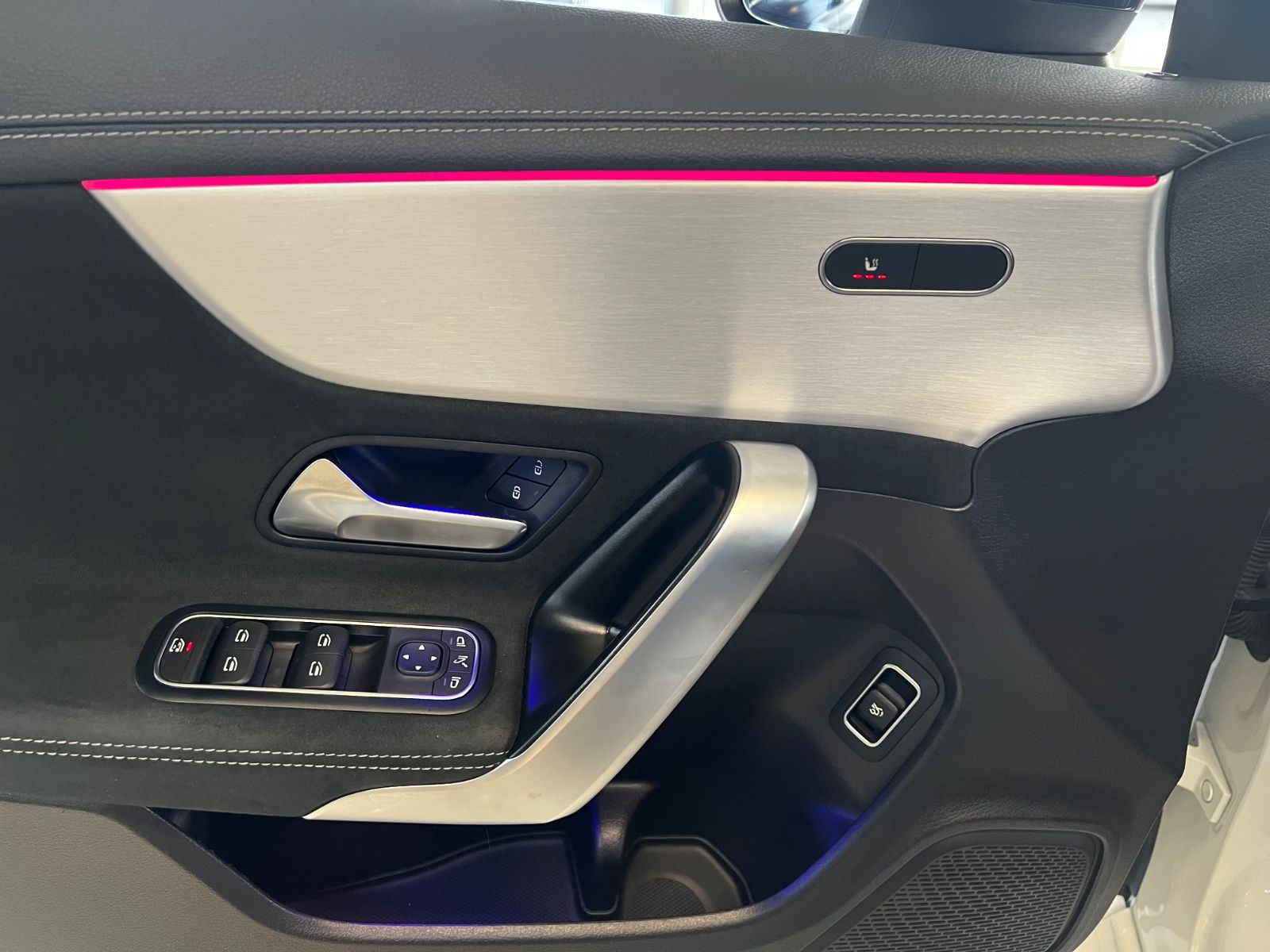 Fahrzeugabbildung Mercedes-Benz CLA 200 Edition AMG LINE *PANO*AMBIENTE*WIDE*