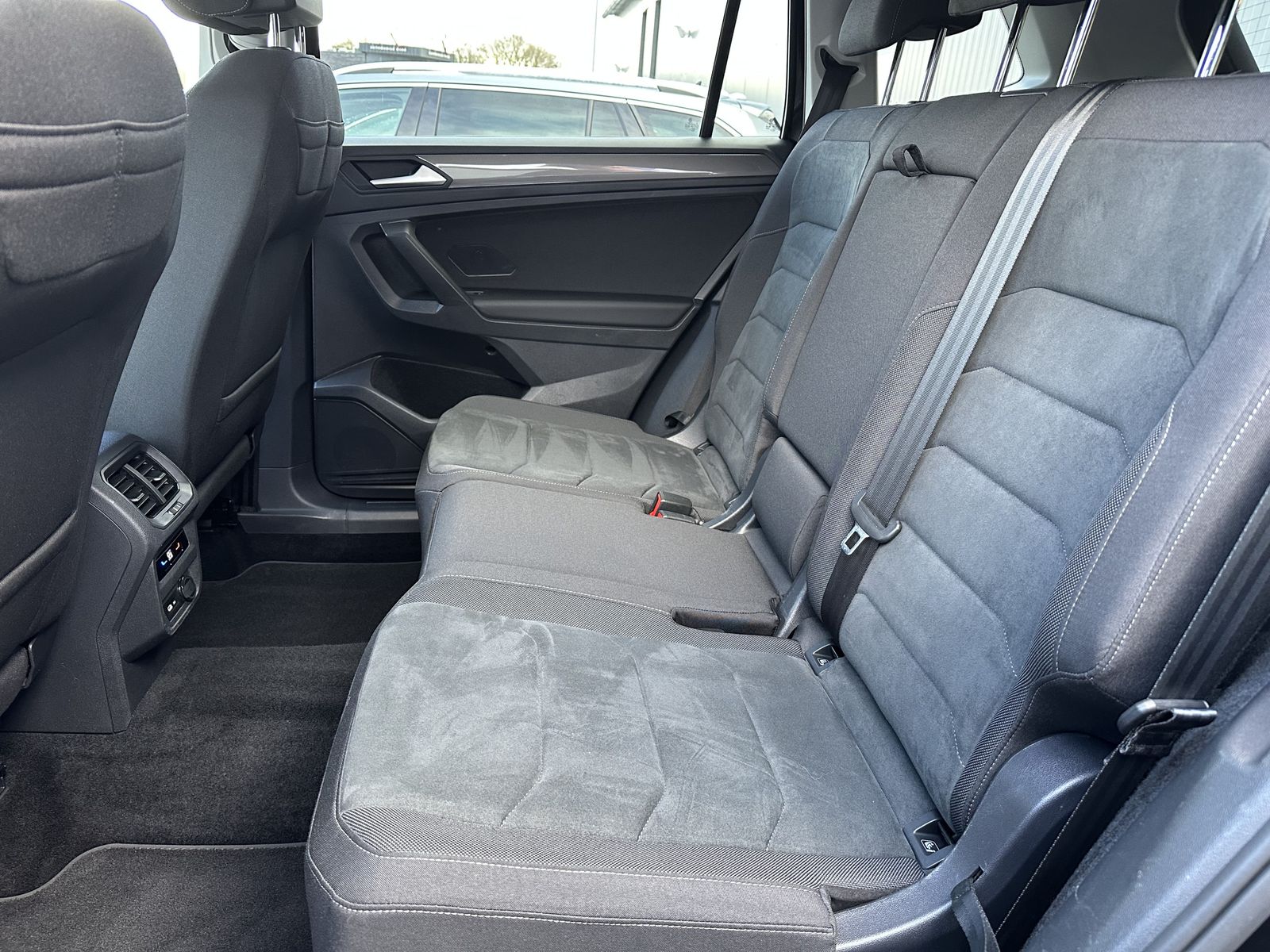 Fahrzeugabbildung Volkswagen Tiguan Allspace 4M Life NAV+LED+AHK+KAM+18ZO+VC