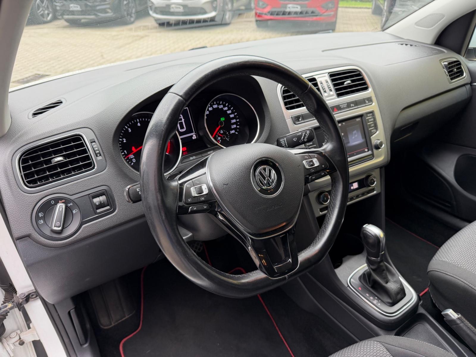 Volkswagen Polo V Highline AUTOMATIK/NAVI/LEDER/SHZ/KLIMAA