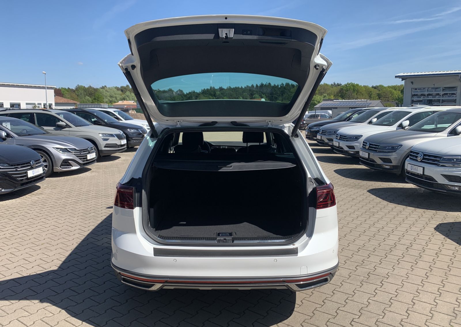 Fahrzeugabbildung Volkswagen Passat Alltrack 2.0 TDI*4Motion*Leder*AHK*Pano*