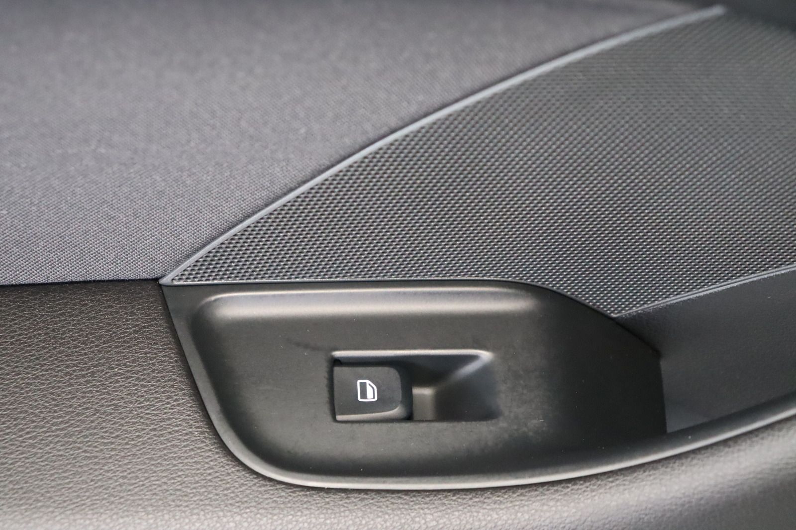 Fahrzeugabbildung Audi A3 1.4 TFSI Ambiente Sportback * Navi * Bi-Xenon