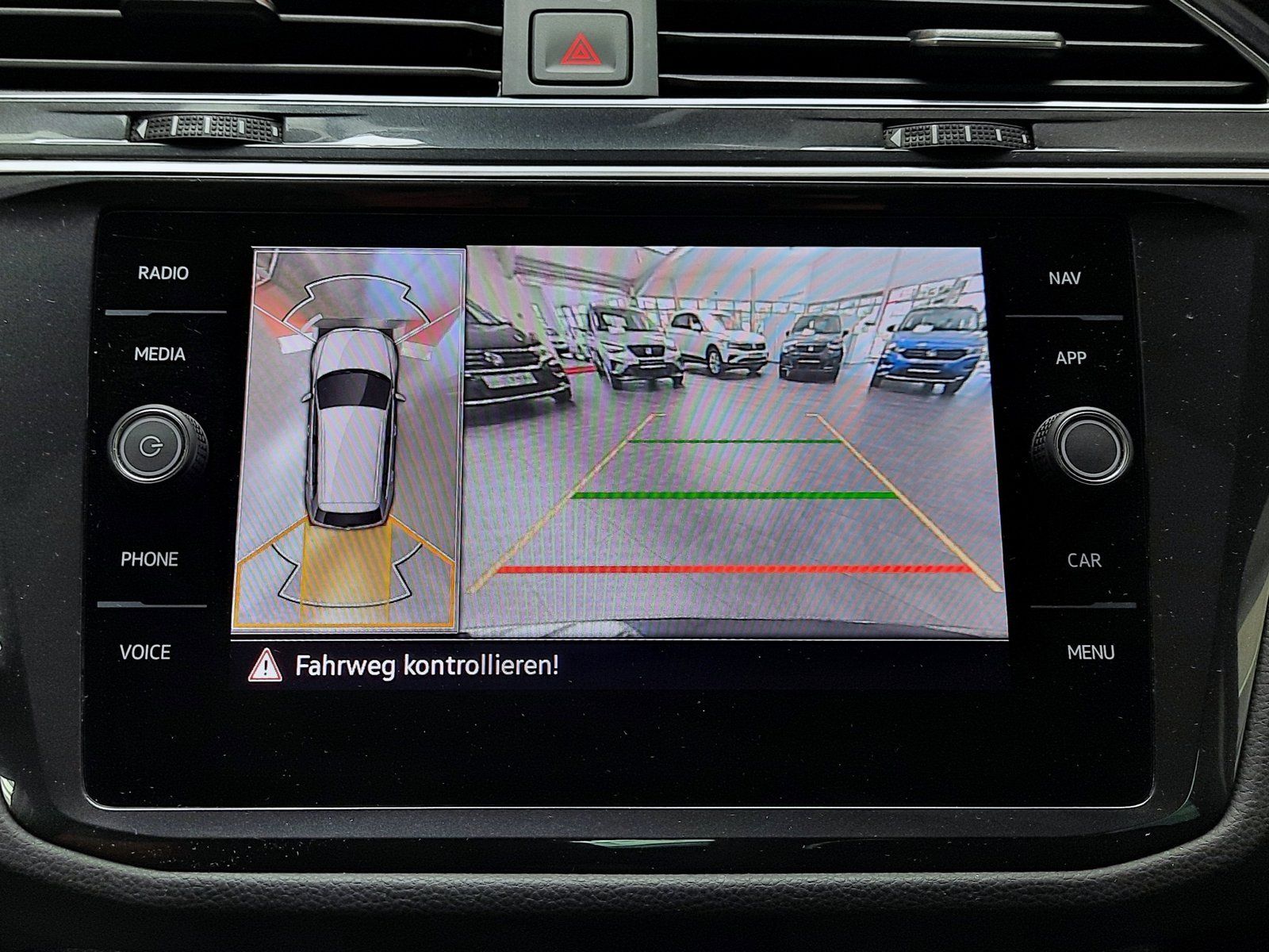 Fahrzeugabbildung Volkswagen Tiguan Life TDI DSG 4M *Pano*AHK*Navi*Cam*LED*