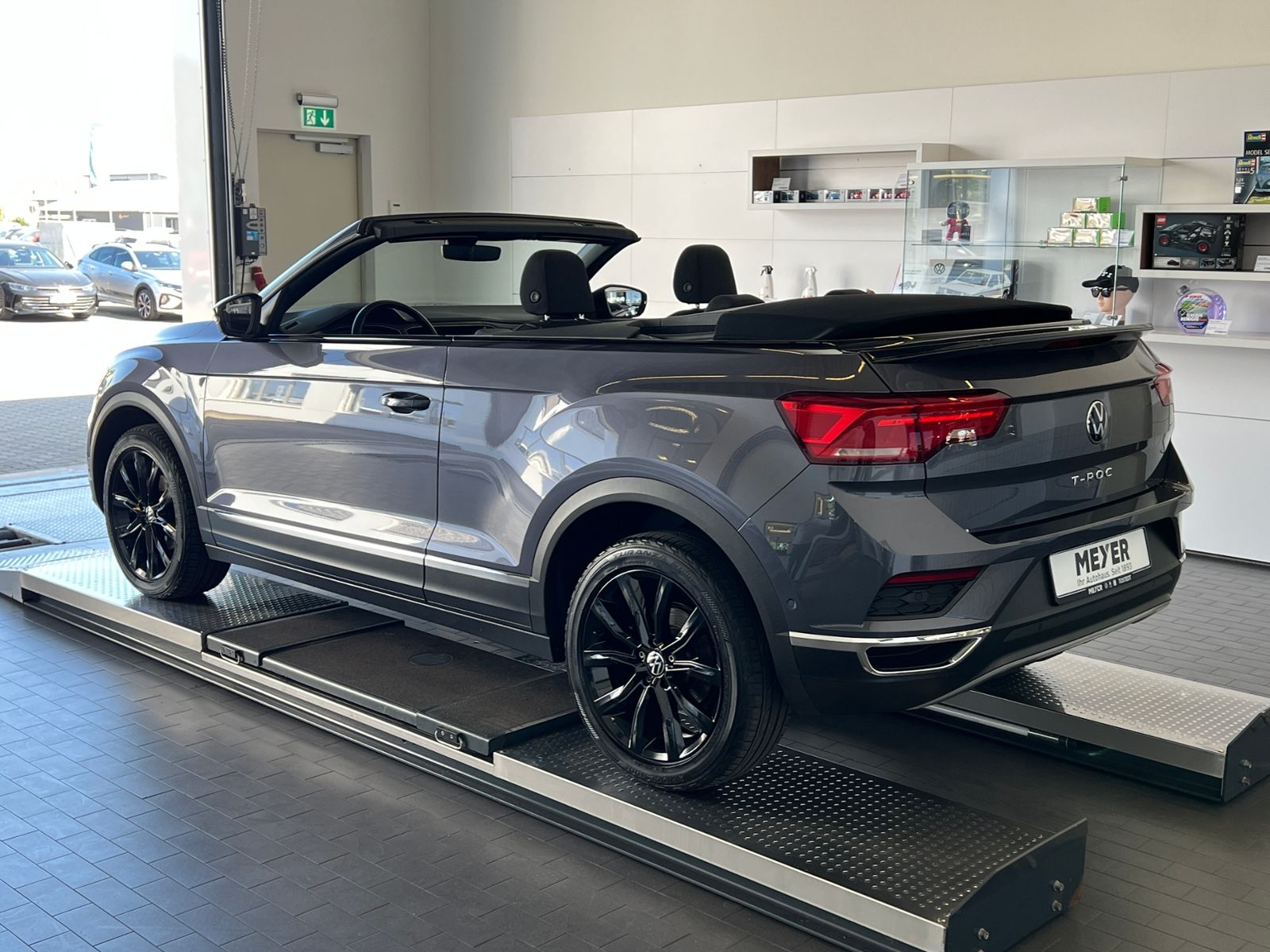 Fahrzeugabbildung Volkswagen T-Roc Cabriolet Style 1.5 TSI DSG *BlackStyle,AH