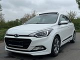 Hyundai i20 Passion/Navi/R.F.Kam/Pano.Dach/Garantie - Hyundai i20: Schiebedach