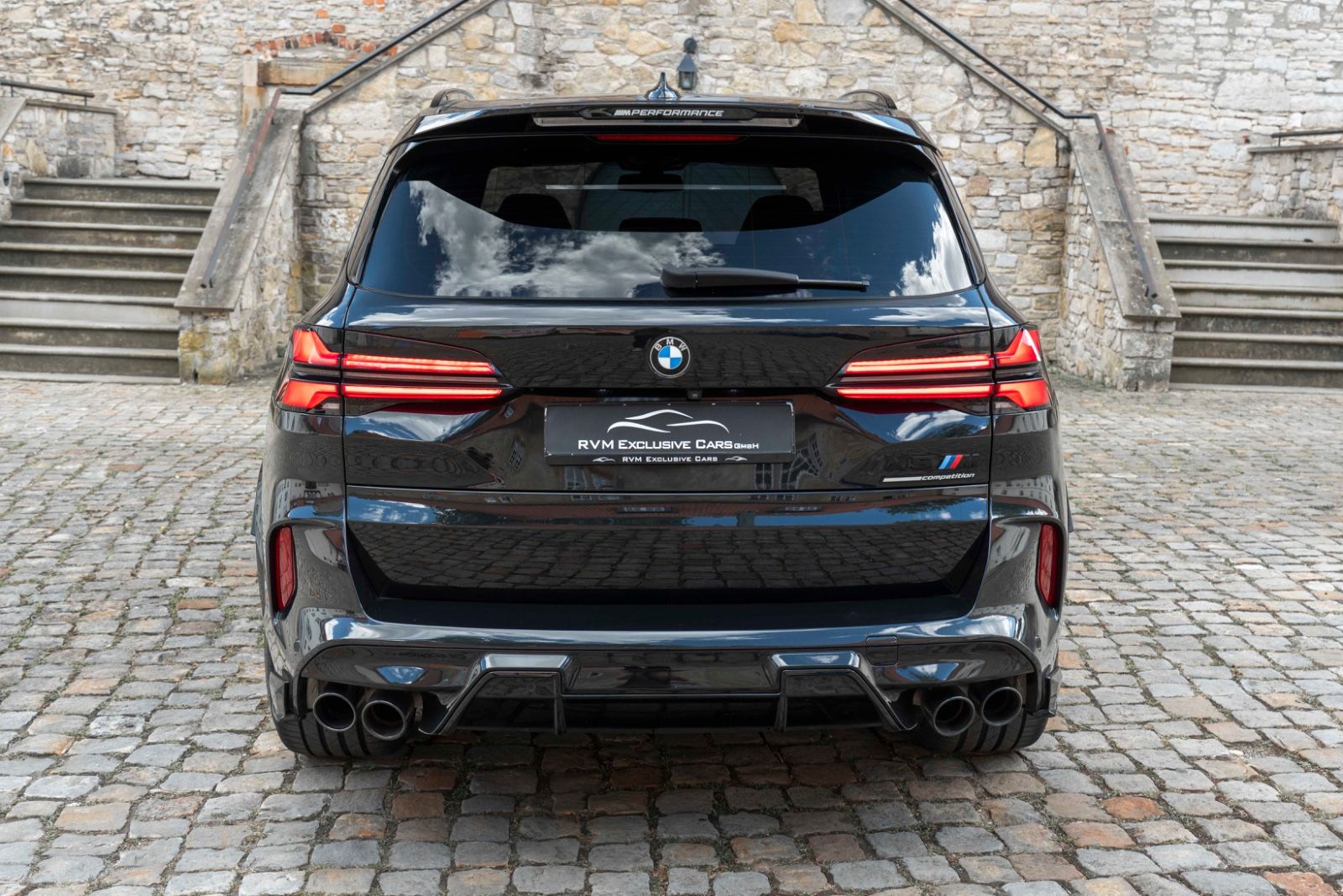 Fahrzeugabbildung BMW X5 M Competition B&W HUD 360 MASSAGE CARPLAY ACC