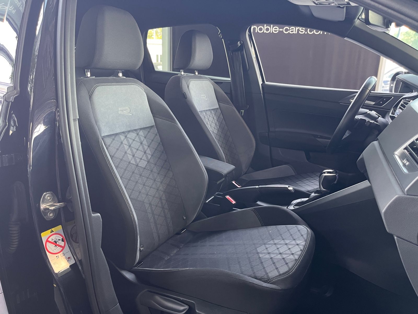 Fahrzeugabbildung Volkswagen Taigo R-Line 1.5 DSG KLIMA AHK LED NAV SHZ