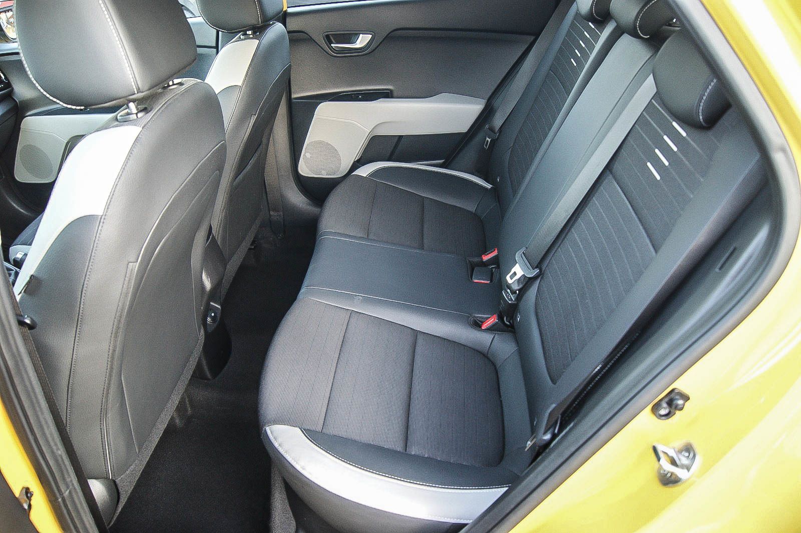 Fahrzeugabbildung Kia Stonic 1.0 T-GDI Mild-Hybrid Spirit FLORIDAGELB