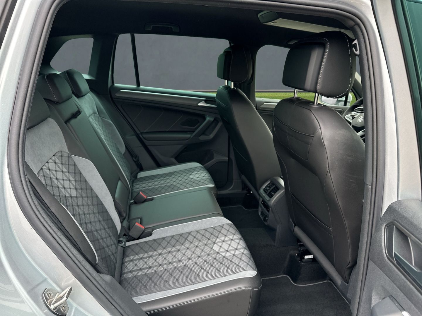 Tiguan R-Line 1.5 TSI BMT  AHK-klappbar Navi Dig