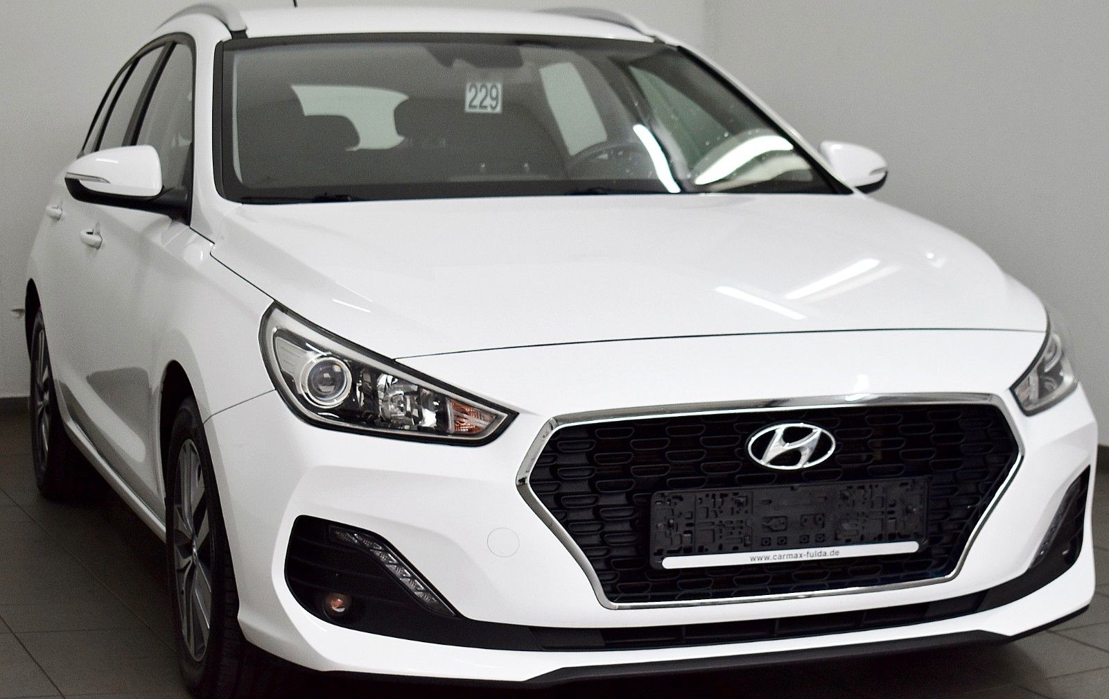 Fahrzeugabbildung Hyundai i30 cw YES! Navi,SH,Kamera,DAB,8fach bereift