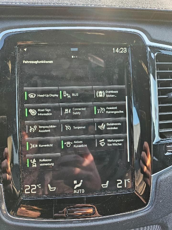 Fahrzeugabbildung Volvo XC90 R Design AWD