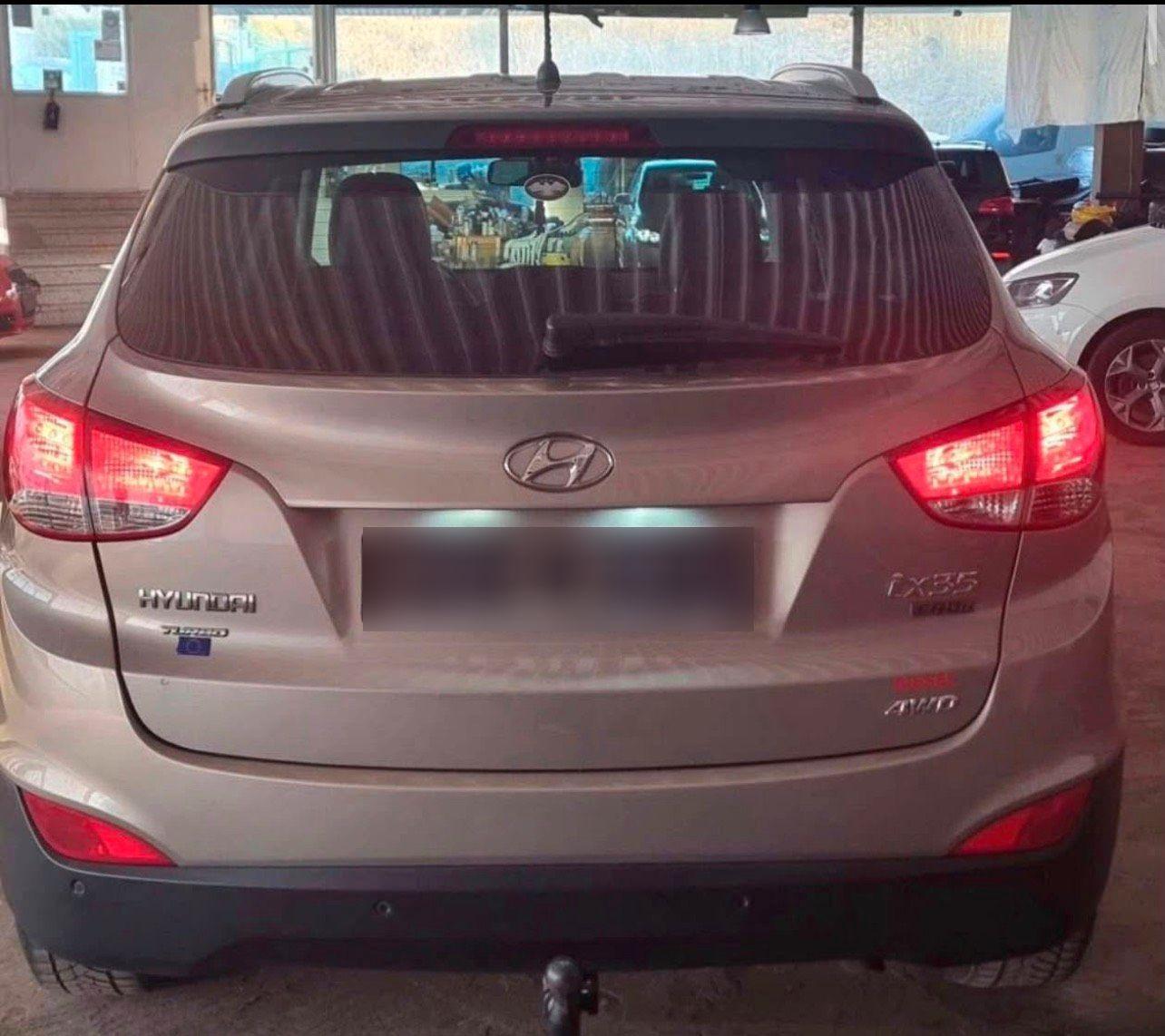 Hyundai ix35 2011 — салон