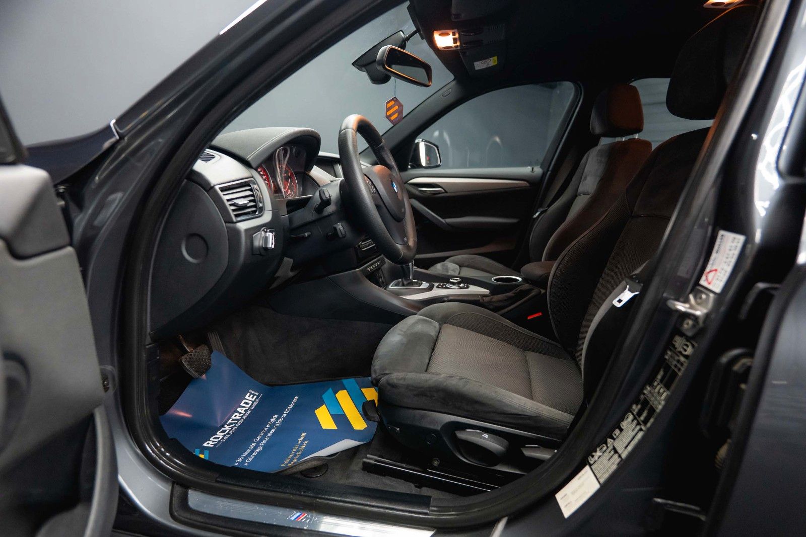 Fahrzeugabbildung BMW X1 xDrive 18d M-Sport Shadow Line *Bi-Xenon*DAB*