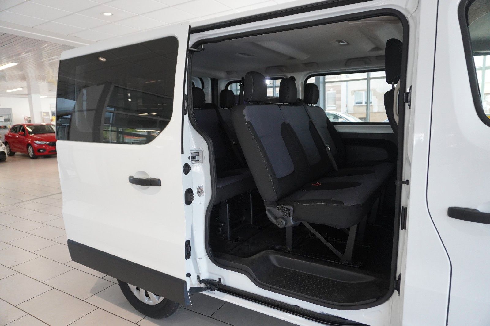 Fahrzeugabbildung Opel Vivaro B 1.6D KOMBI 8-SITZE L1H1 KLIMA/PDC/TEMP.