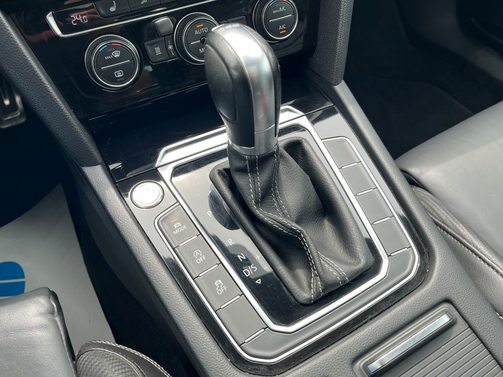 Fahrzeugabbildung Volkswagen 2.0 TSI DSG R-LINE/HIGHLINE Navi Pano AHK LED SP