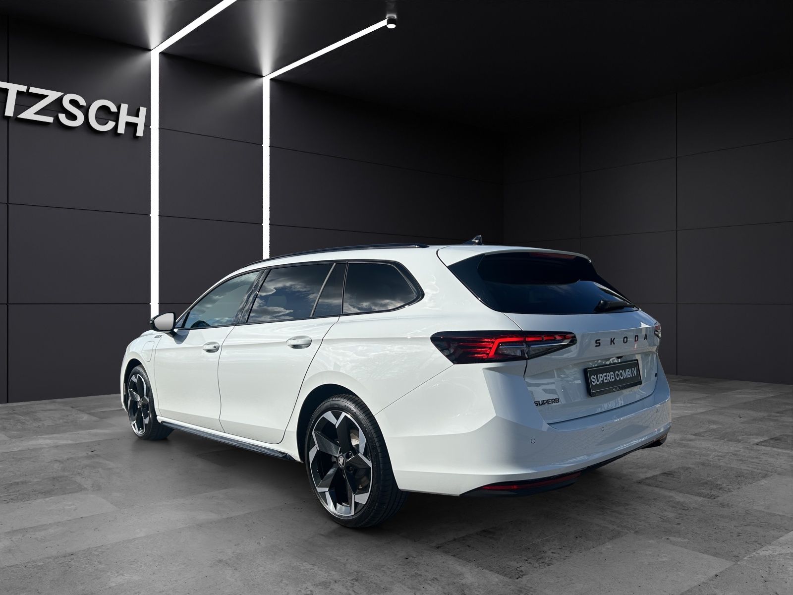 Fahrzeugabbildung SKODA Superb Combi 1.5 TSI iV Sportline DSG AHZV PANO