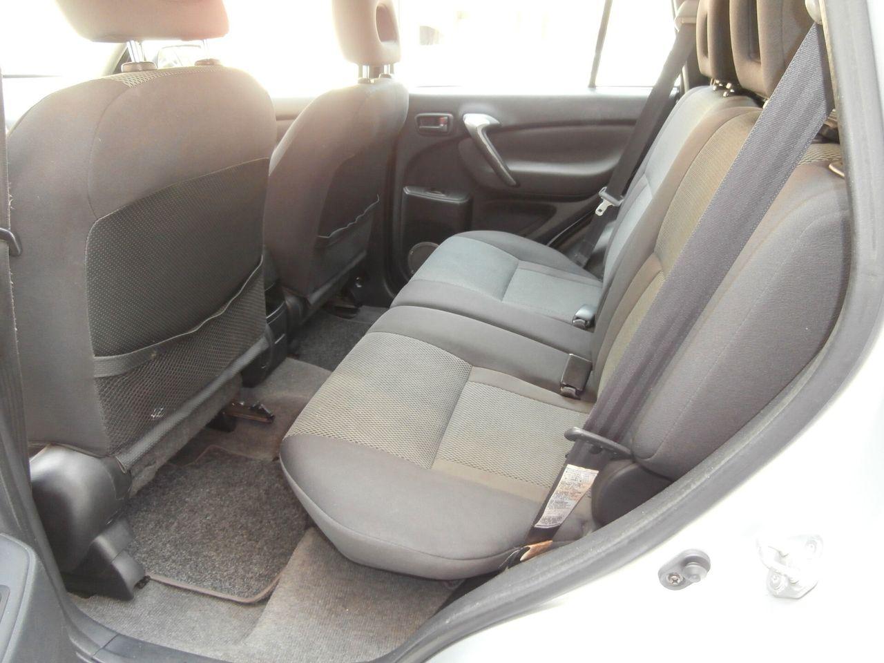 Toyota RAV4 2004 — photo 9