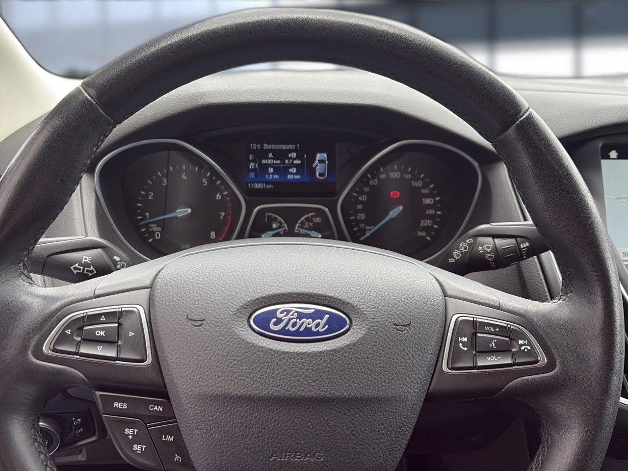 Ford Focus Titanium 1.5 EcoBoost Kamera PDC h. Navi