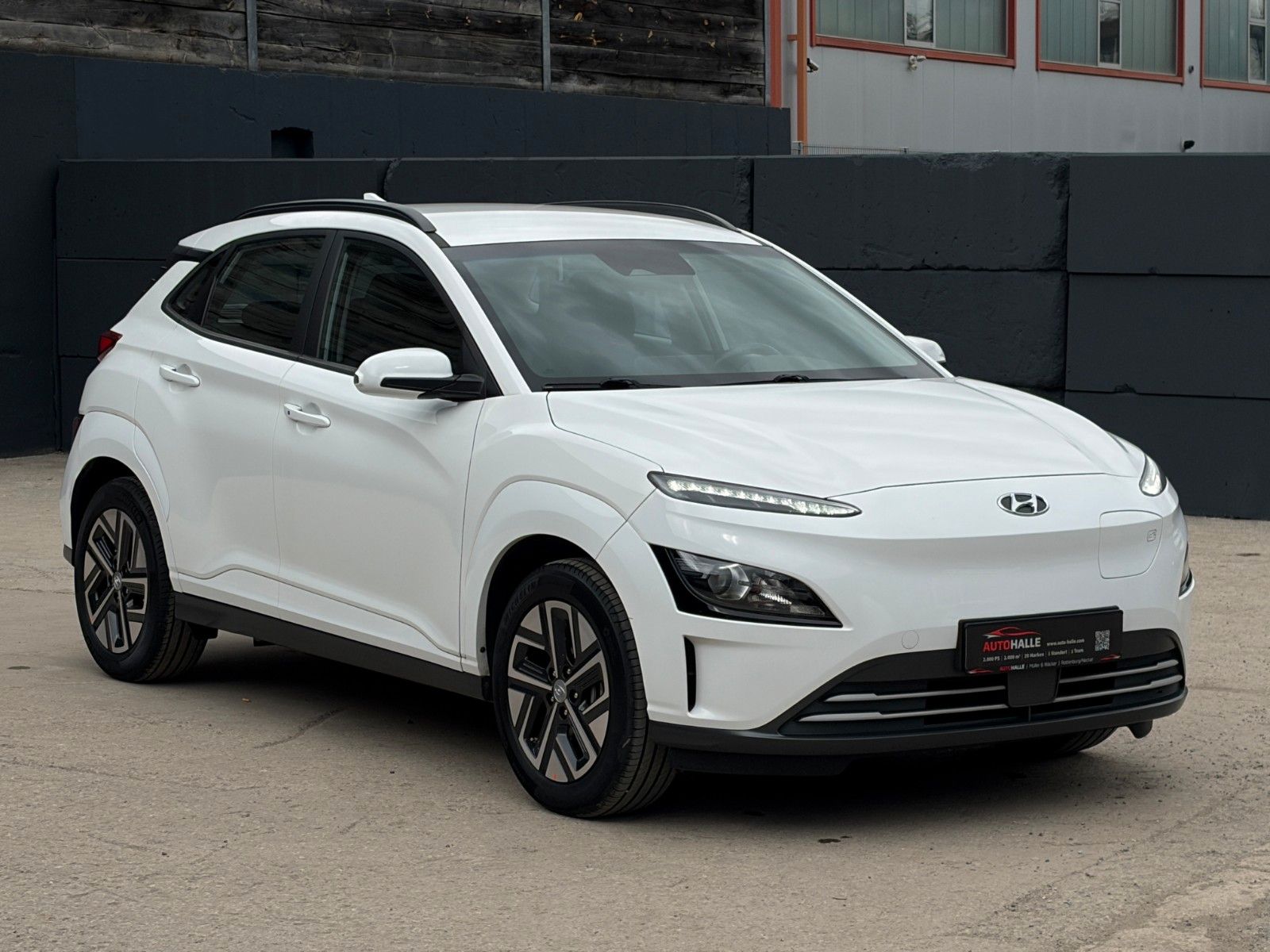 Fahrzeugabbildung Hyundai KONA E Select SHZ LHZ ACC PDC LFA LKA CAM CarPl.