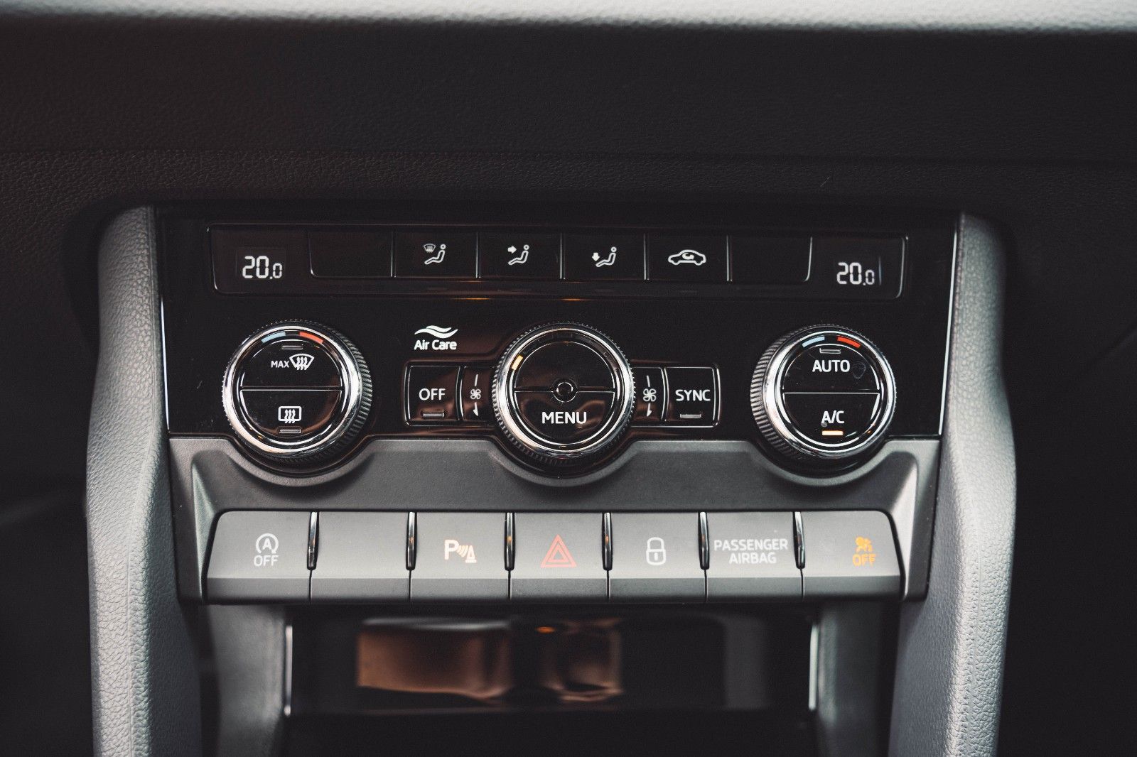 Fahrzeugabbildung SKODA Karoq 1.5 TSI*DAB*PDC*Kamera*ViCo*Garantie*u.v.m