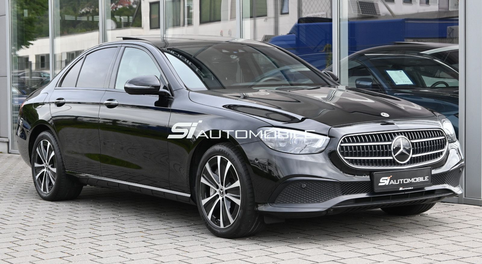 Fahrzeugabbildung Mercedes-Benz E 300 e Lim. °NIGHT°ACC°PANO°MULTIBEAM°8-FACH°