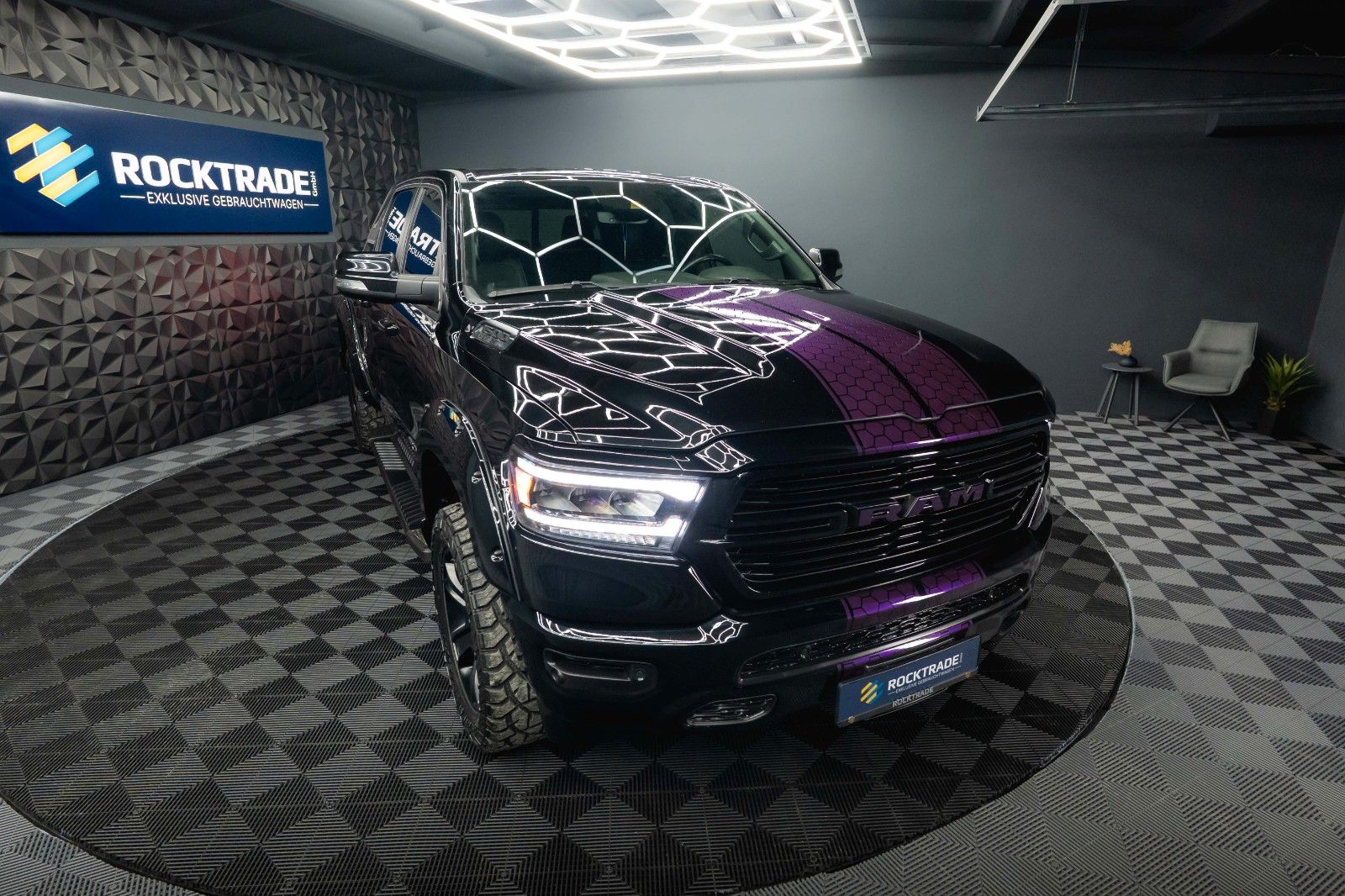 Fahrzeugabbildung Dodge RAM 5.7 V8 HEMI 4x4 OFFROAD Night-Paket *LED*19%