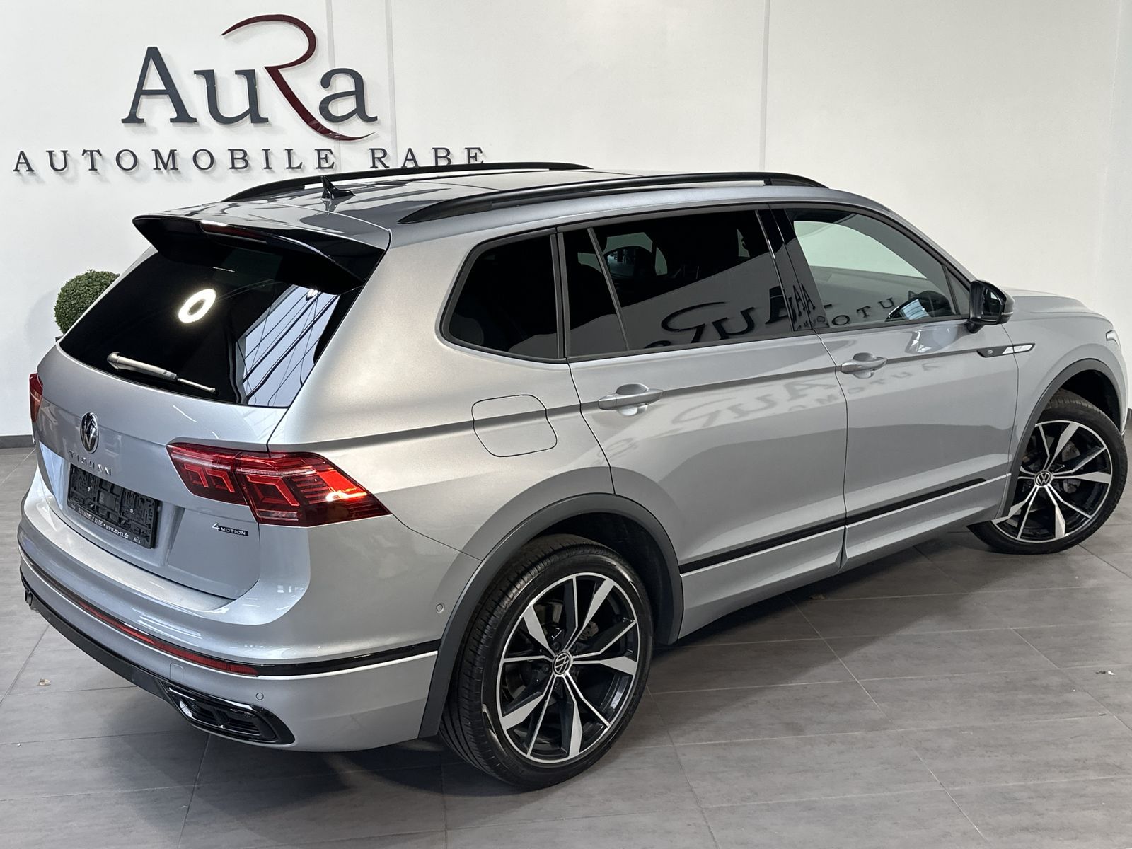 Fahrzeugabbildung Volkswagen Tiguan Allspace R-Line 4M NAV+LED+PANO+AHK+360°