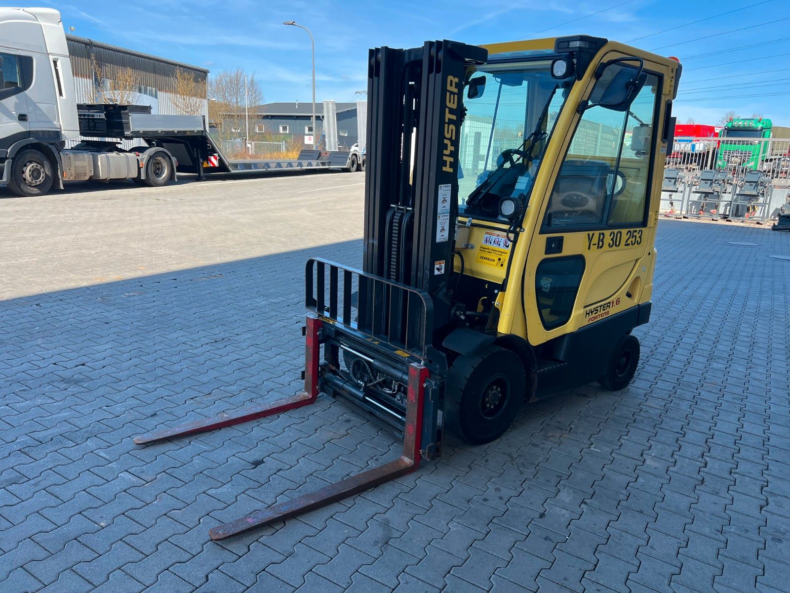Fahrzeugabbildung Hyster H1.6 FT / Verstellgerät / HH: 4.45m / nur 1.299h