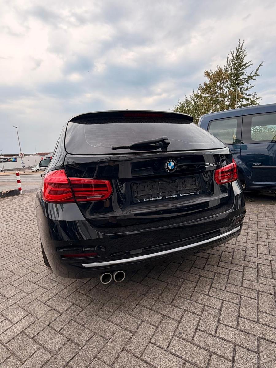 BMW 320i Touring Luxury Line