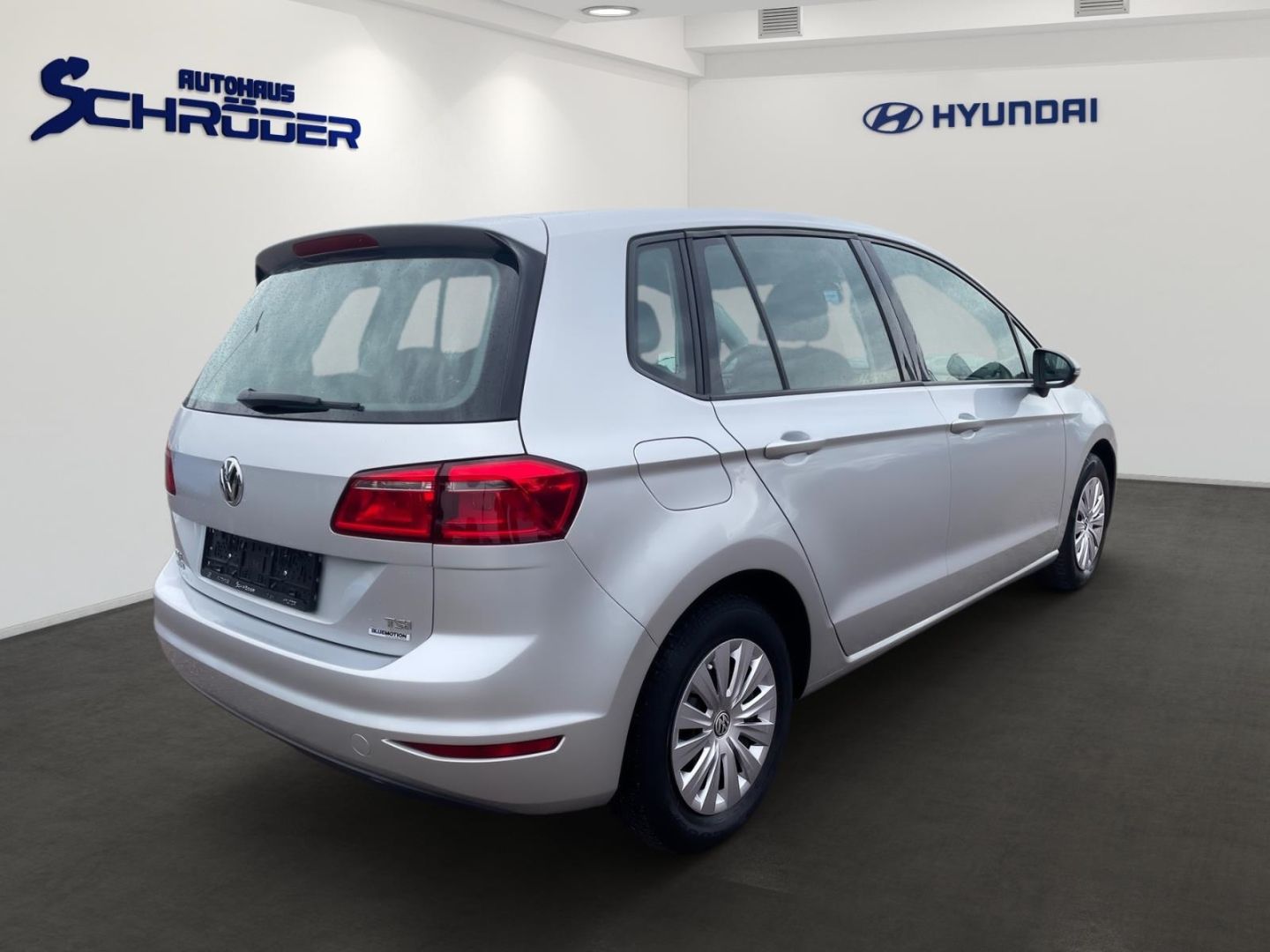 Fahrzeugabbildung Volkswagen Golf Sportsvan 1.2 TSI Trendline Allwetterreifen