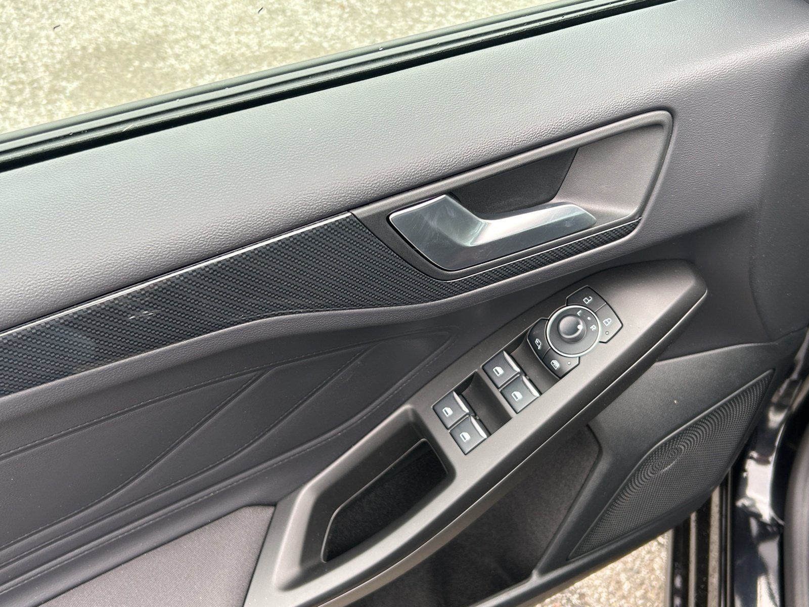 Fahrzeugabbildung Ford Focus ST-Line X Winter Pak. B+O HUD 18 Zoll PDC