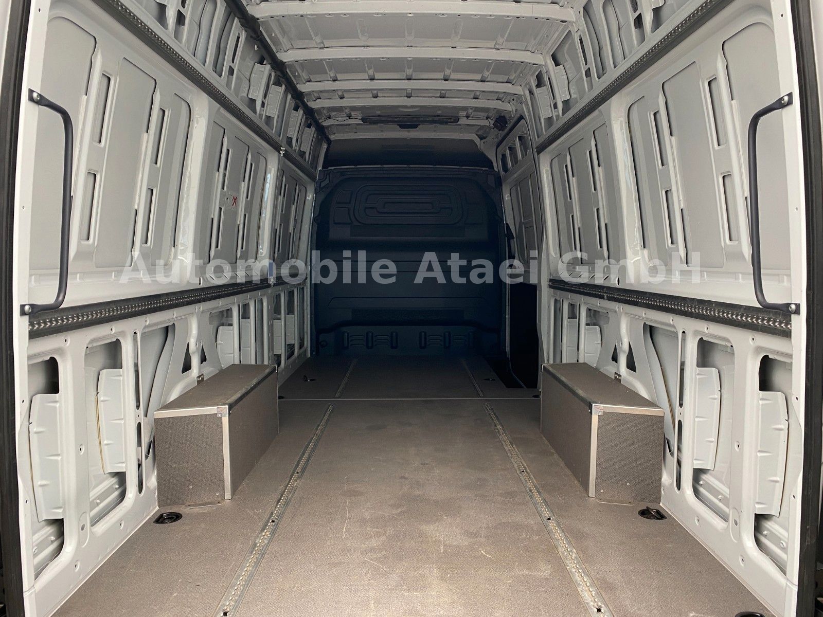 Fahrzeugabbildung Mercedes-Benz Sprinter 317 Maxi Automatik AHK 3,5t+360° (0616)