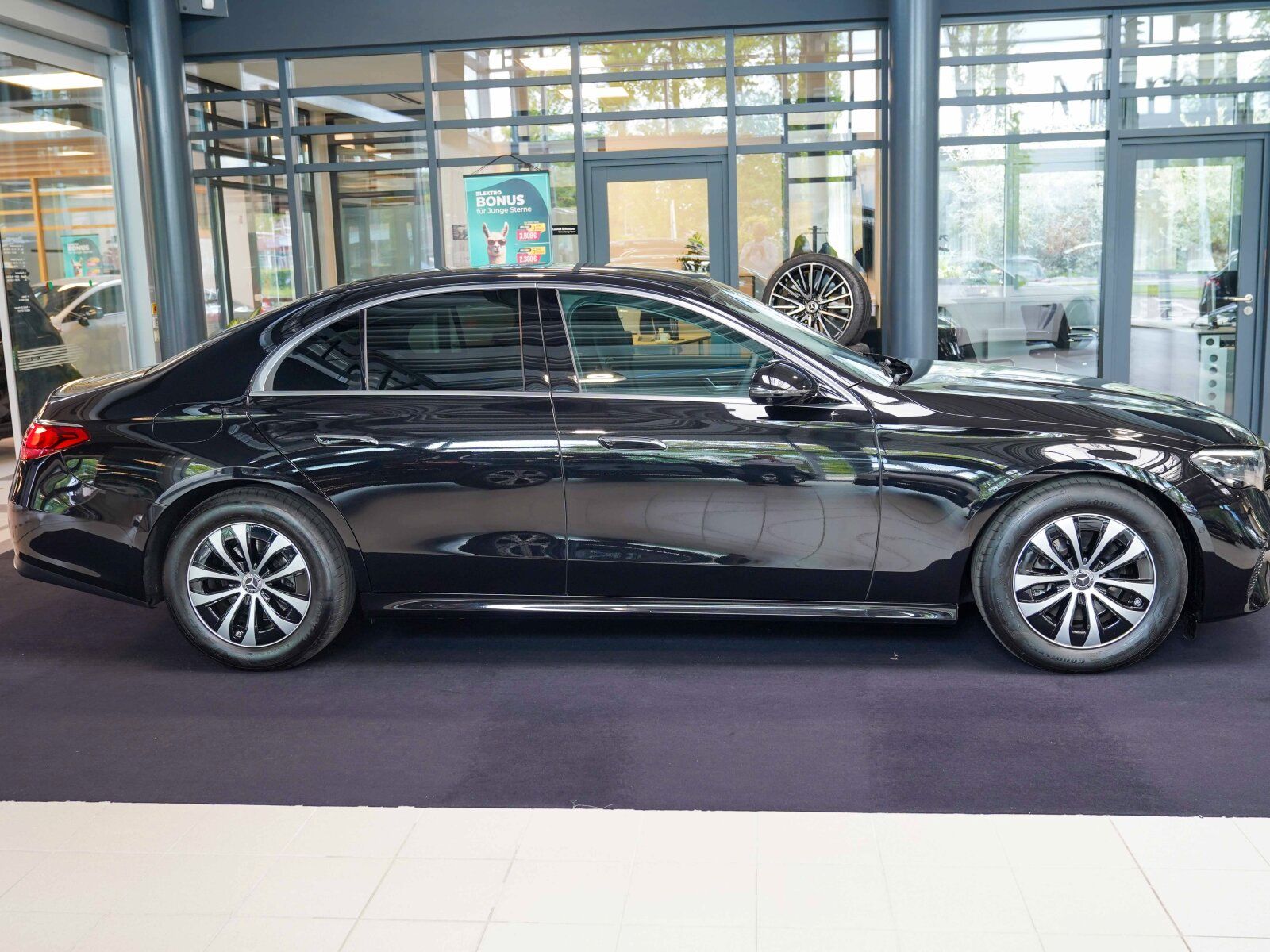 Mercedes-Benz E 220 d AVANTGARDE 360° KEYLESS CarPlay DISTRONI foto 3