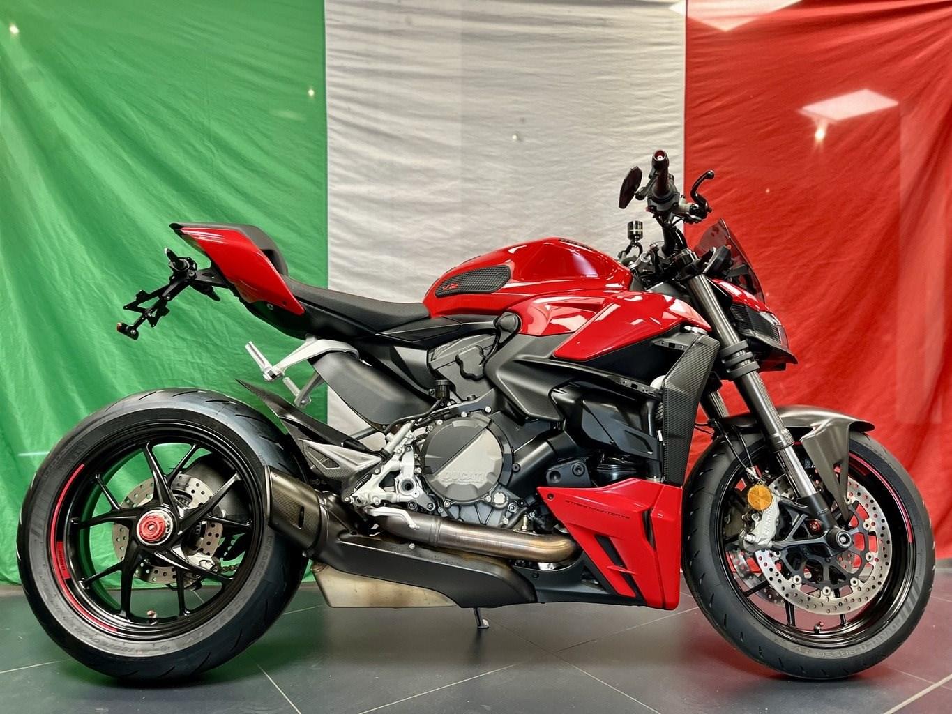 Ducati Streetfighter V2