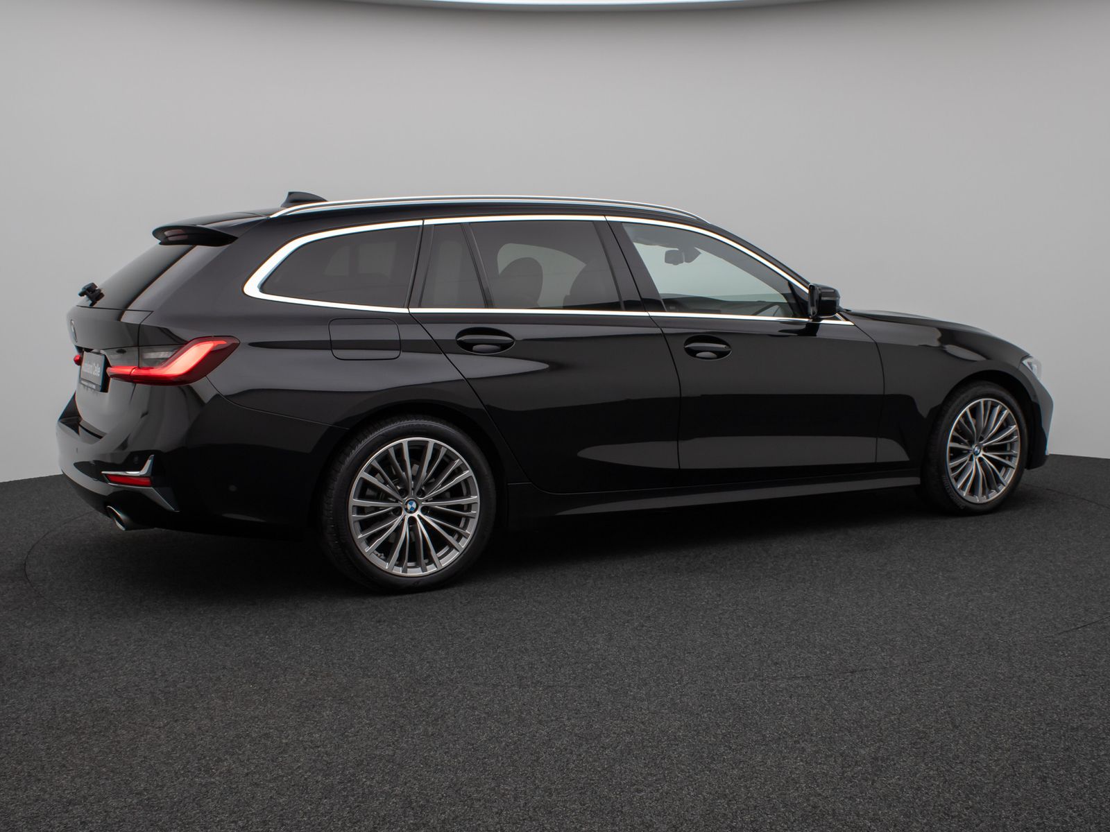 Fahrzeugabbildung BMW 320d xD LuxuryLine Kamera HUD DAB H/K AHK Komfor