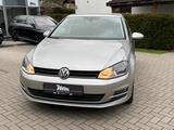 Volkswagen Golf VII Lim. Lounge/PDC/Navi/Parklenk/Tempomat - Volkswagen Gebrauchtwagen in Wiesbaden